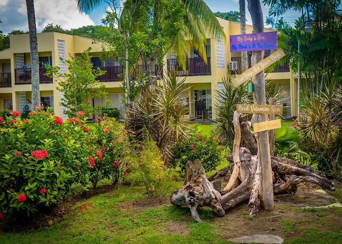 Black Rock hotels near Fort James