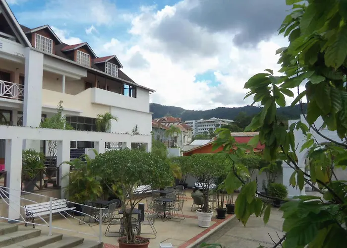 Port of Spain hotels near Mille Fleurs