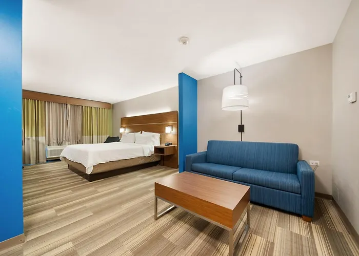Holiday Inn Express Trincity By Ihg Piarco